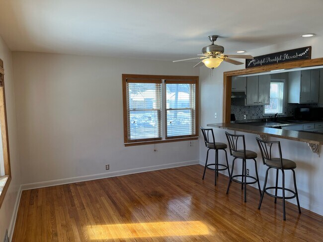 Building Photo - 8634 W Burleigh St