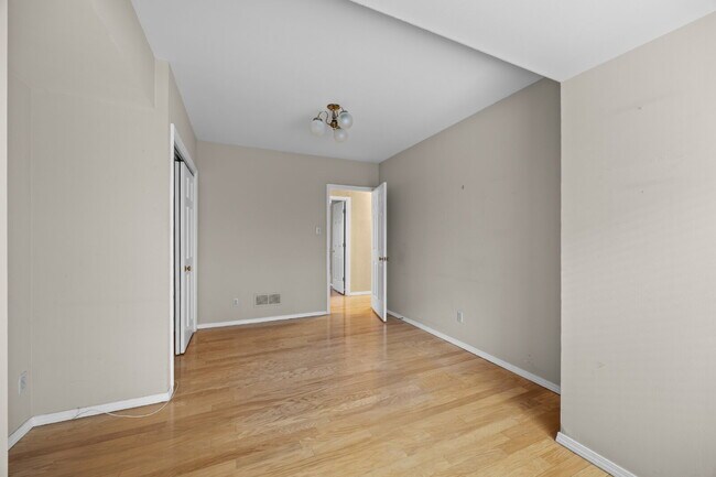 Building Photo - Condo in the Vibrant Clayton district!