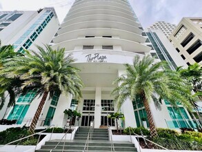 Building Photo - 950 Brickell Bay Dr