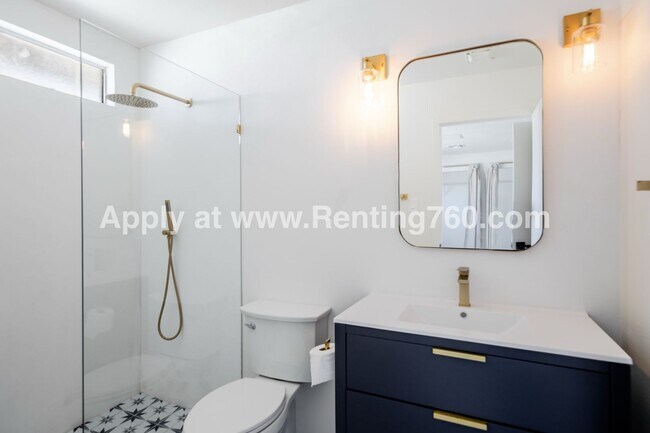 Building Photo - Modern Comfort in Scenic Landers