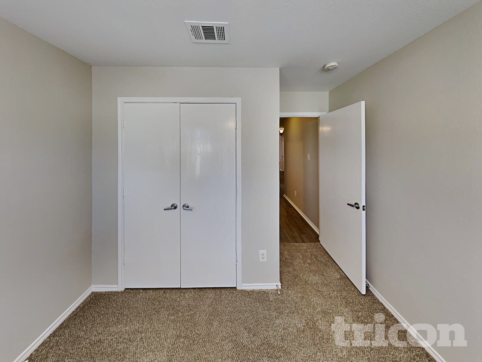 Building Photo - 1245 W Cottonwood Dr