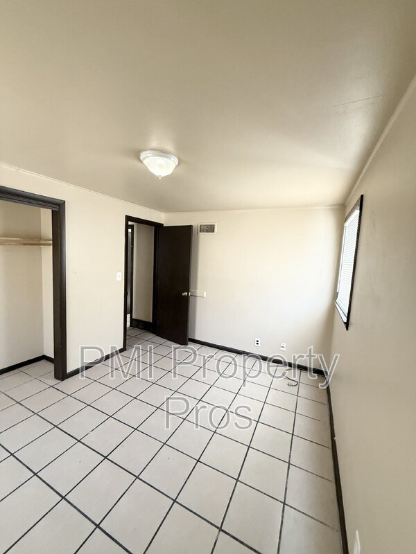 Building Photo - 6537 N 58th St