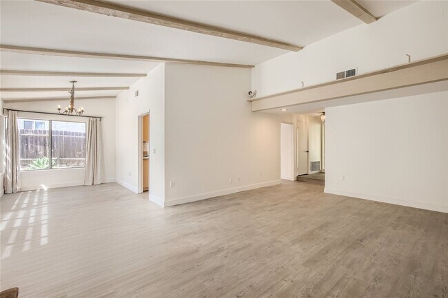 Building Photo - 3 Bedroom 2 Bath Single story Carlsbad hom...