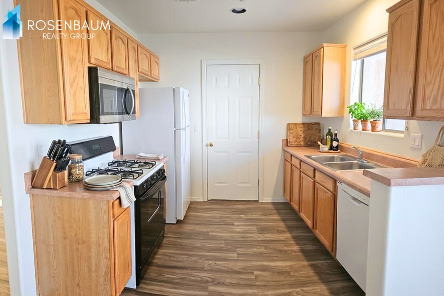 Building Photo - Charming 2-bedrooms, 2-baths duplex home in Prescott Valley!