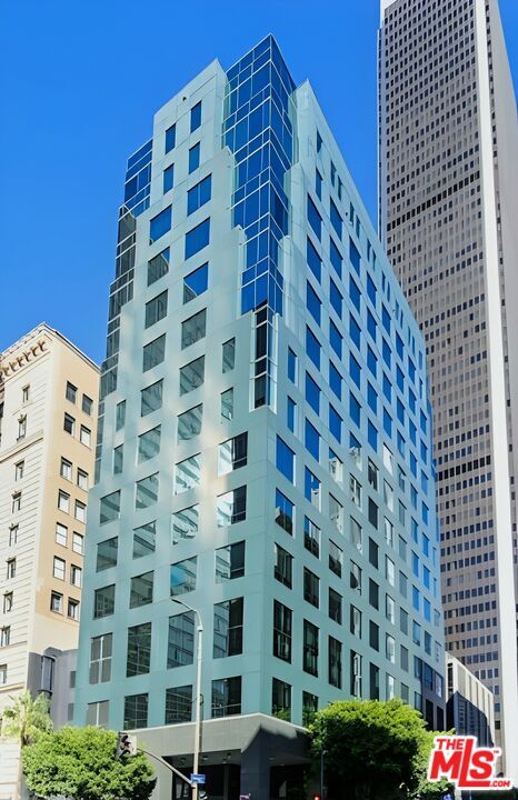 Building Photo - 655 S Hope St