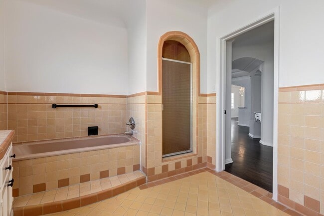 Building Photo - Clarkhill Residences LLC - 145