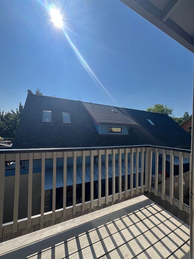 Building Photo - Charming Two-bedroom Townhouse | Available...