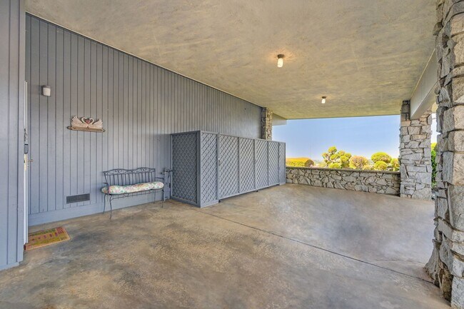 Building Photo - 1000 Grass Valley Hwy