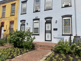 Building Photo - 2007 4th St NE