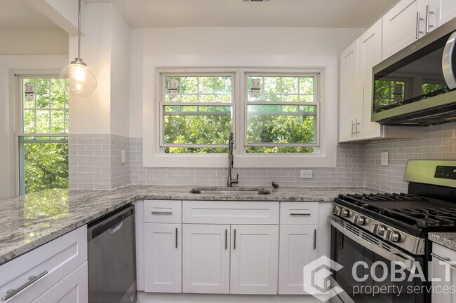 Building Photo - 678 Moreland Ave NE