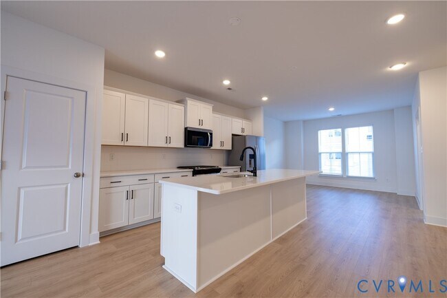 Building Photo - 15309 Sunray Aly