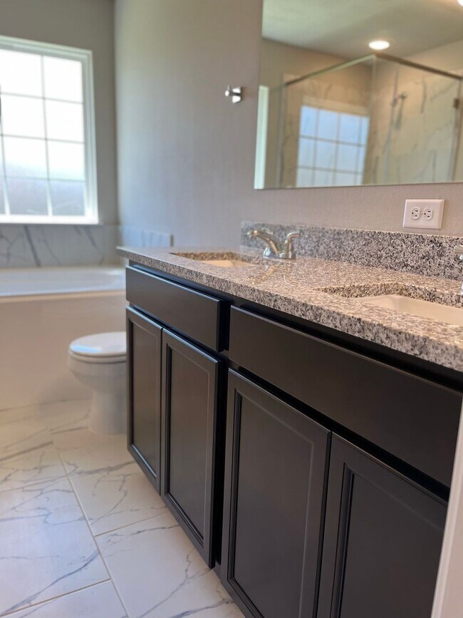 Building Photo - 3/2/2  in the beautiful  gated community of Point Aquarius WISD