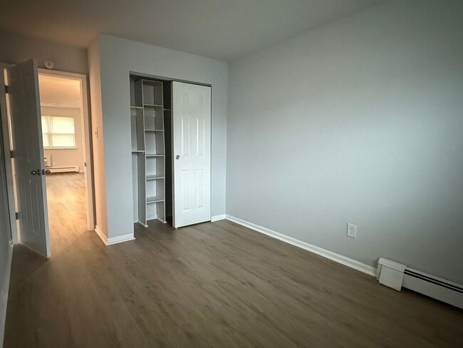 Building Photo - Newly Updated 2 Bed in Aston