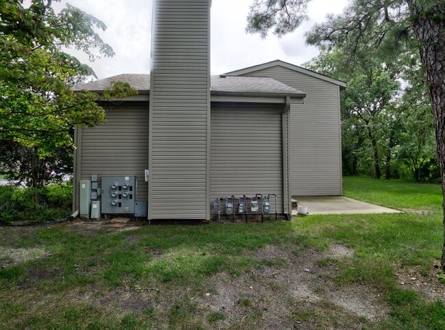 Building Photo - 26 White Swan Way
