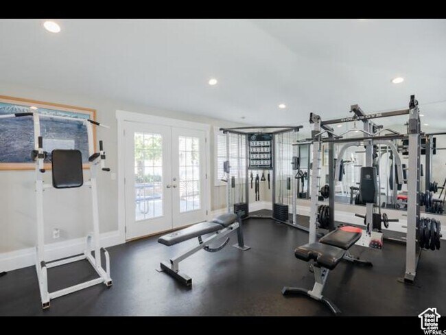 Building Photo - Springville Townhome