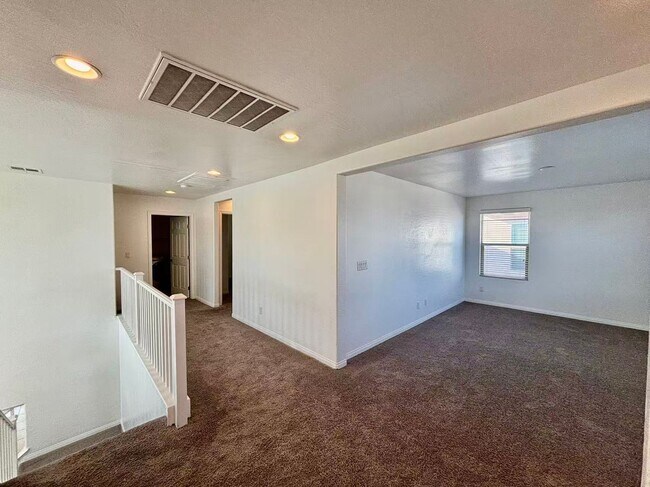 Building Photo - Nice two-story single-family home