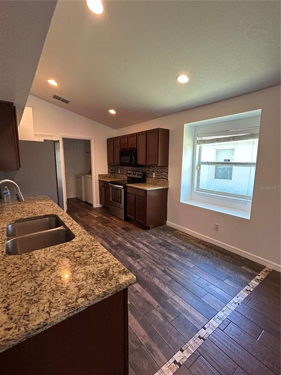 Building Photo - 2468 Brewerton Ln