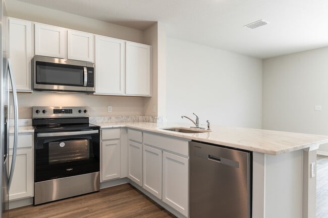 Building Photo - 3 Bedroom Townhome - Star Farms