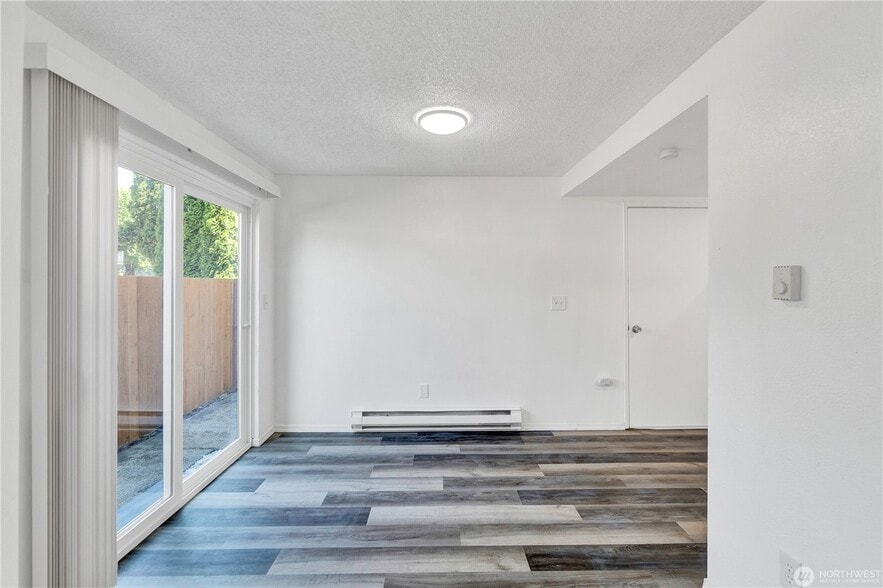 Dinning room - 218 Ellingson Dr