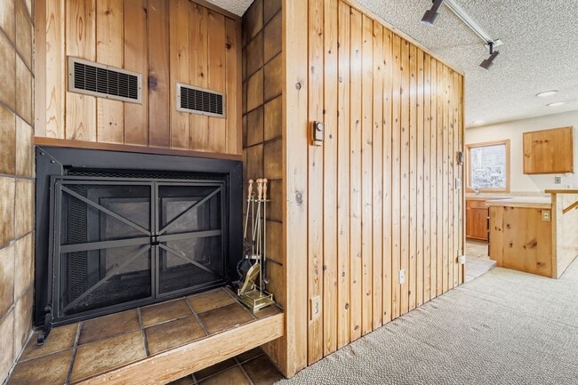 Building Photo - 345 N Chipmunk Cir