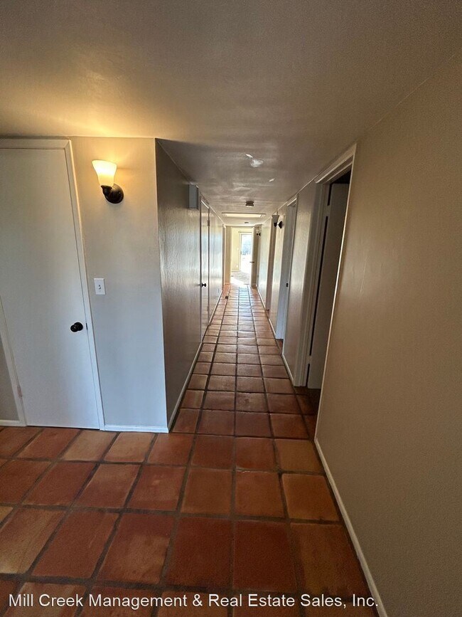 Building Photo - 3 br, 2 bath House - 523 W Howard