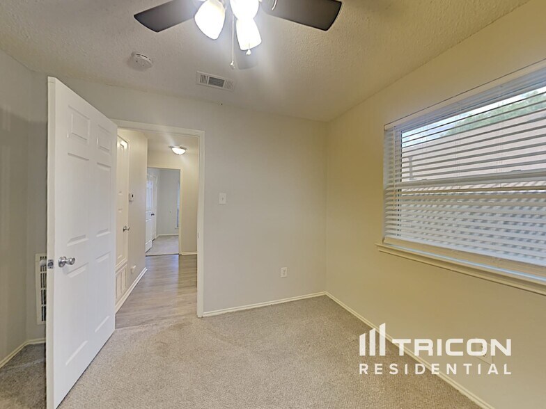 Building Photo - 7015 Escondido Dr