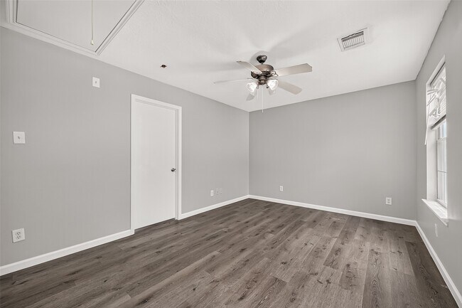 Building Photo - 19451 Nasworthy Dr