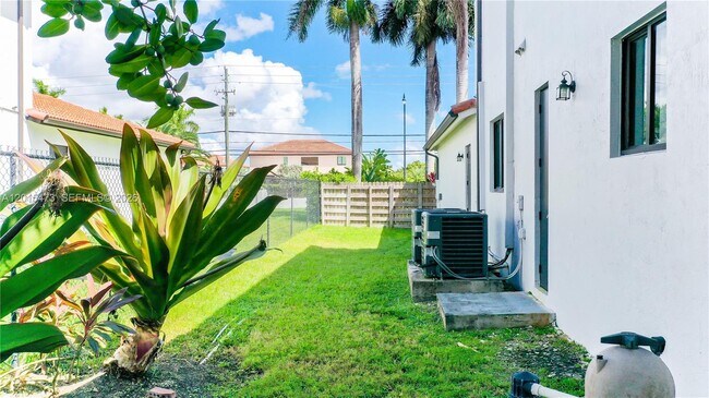 Building Photo - 6950 SW 97th Ave
