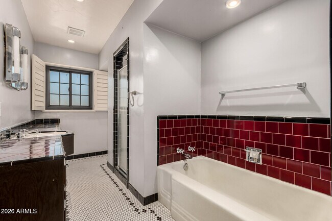 Building Photo - 1519 W Flower Cir N