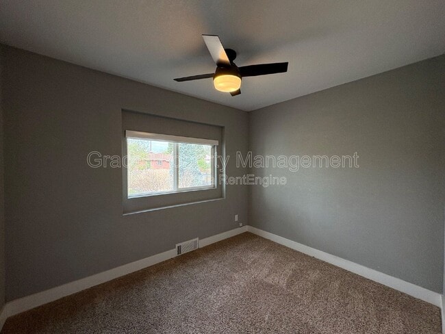 Building Photo - 2900 Pontiac St