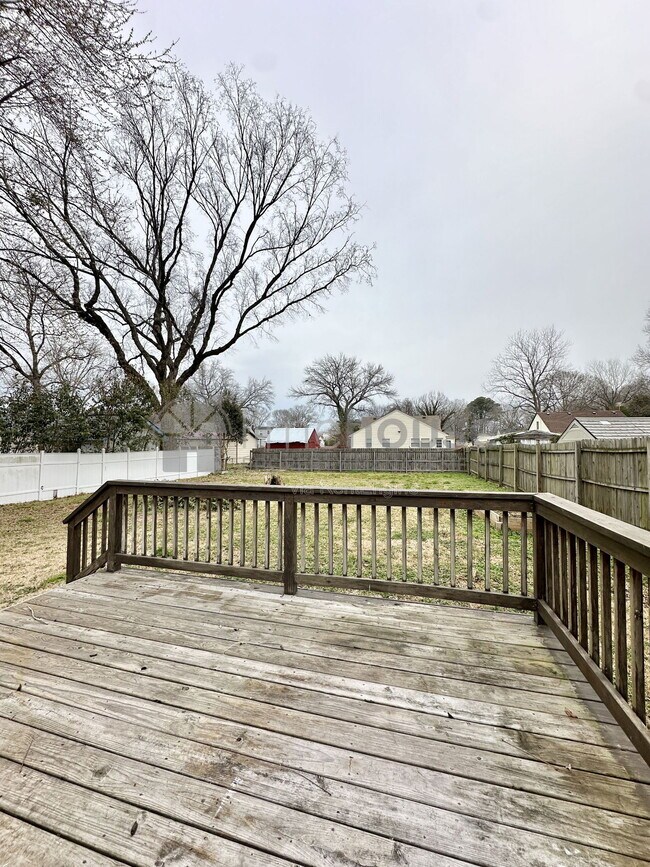 Building Photo - 3428 Thomas St