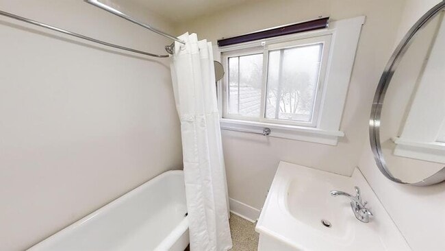 Building Photo - 605 W Washington St