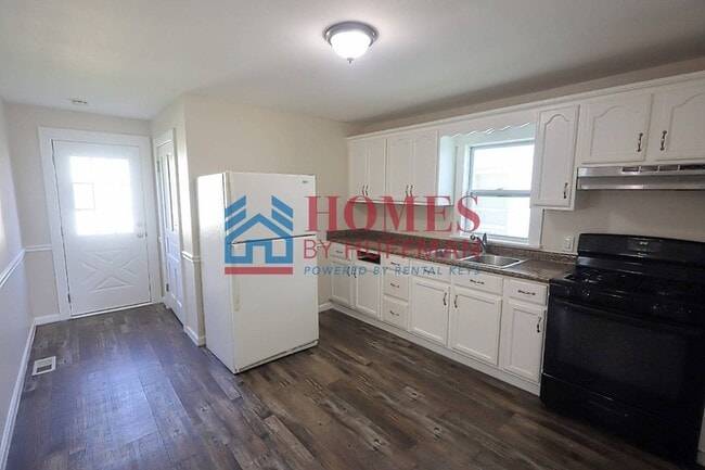 Building Photo - Two Bedroom House | Move in Ready