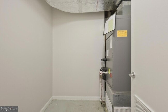 Building Photo - 3800 Fairfax Dr