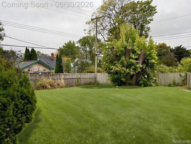 Building Photo - 318 Devillen Ave