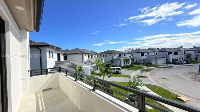 Building Photo - 19700 NE 14th Ave