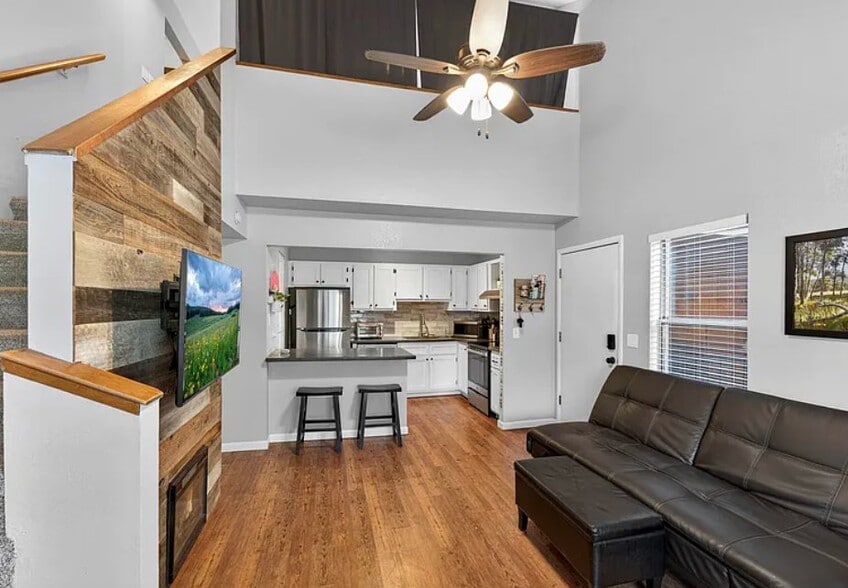 Building Photo - 1200 S Riordan Ranch St
