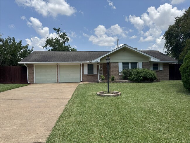 Primary Photo - 10518 Hazelhurst Dr