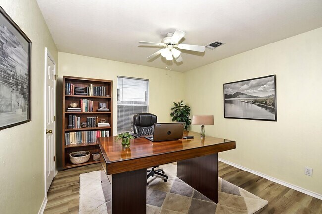 Building Photo - GREAT SINGLE STORY HOME  |  DECK REDONE CL...