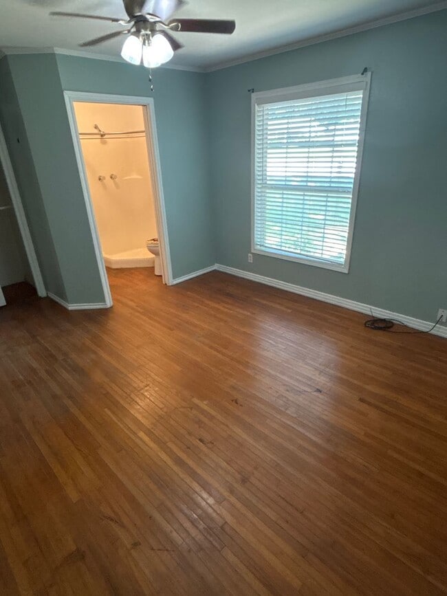 Building Photo - Cute 2/2/1 in the heart of Pollard Park area!