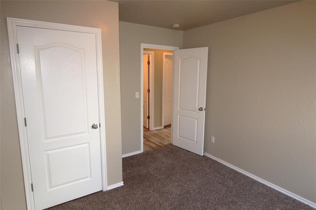 Building Photo - 4616 SE 77th St