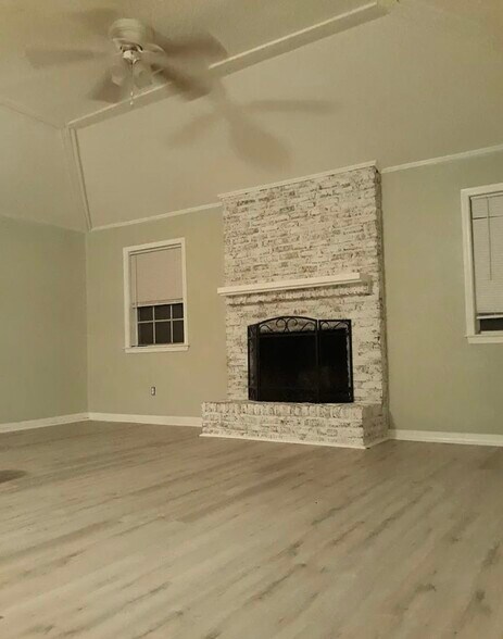 Building Photo - 115 Sandlewood Cir N