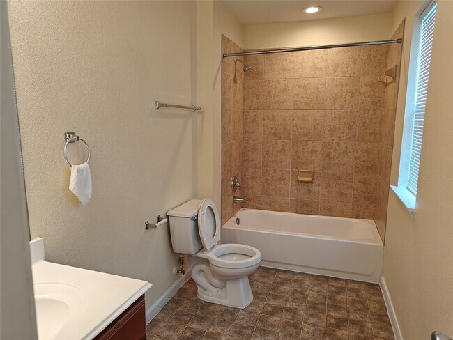 Building Photo - 7915 Moss Springs Ct