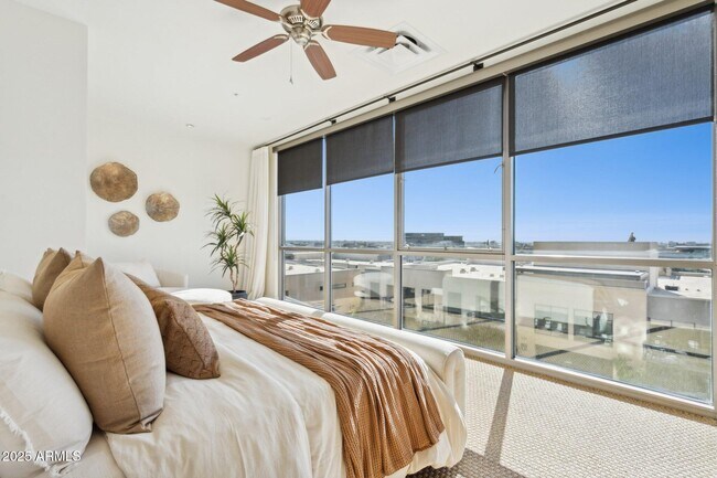 Building Photo - 15215 N Kierland Blvd