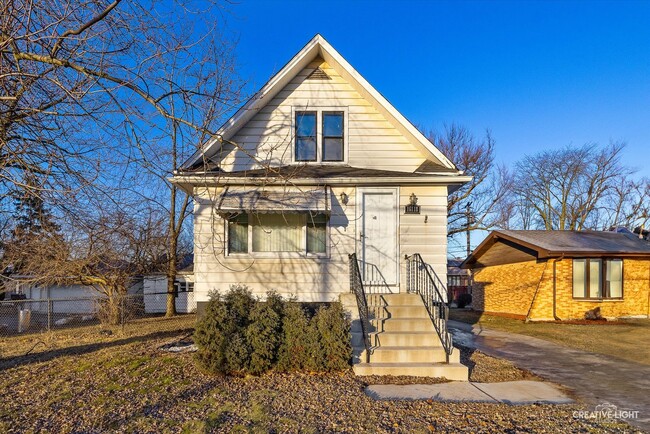 Building Photo - 16118 Woodlawn W Ave