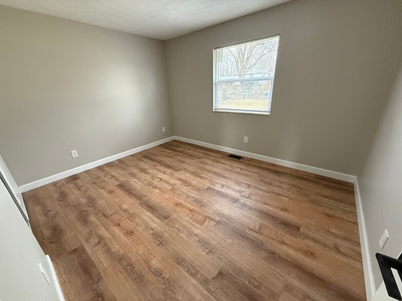 Building Photo - 5363 Burgundy Pl