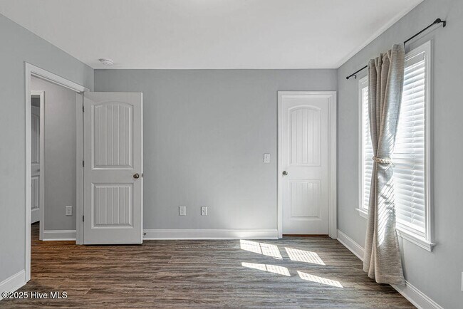 Building Photo - 203 Pastoral Ct