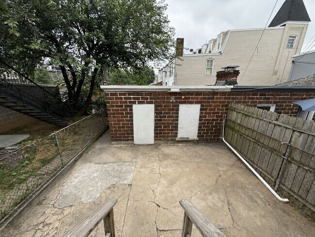 Building Photo - 518 Tilghman St