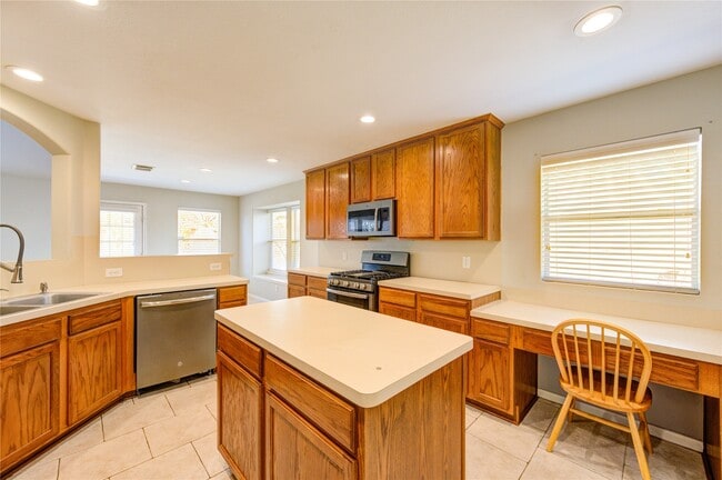 Building Photo - 9822 Memorial Crossing Dr