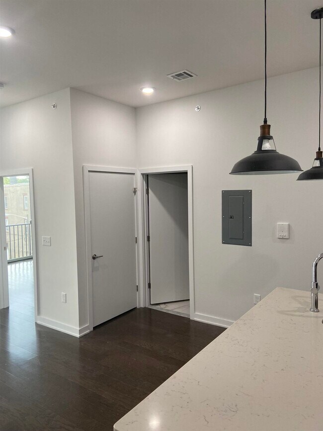 Building Photo - 275 BROADWAY